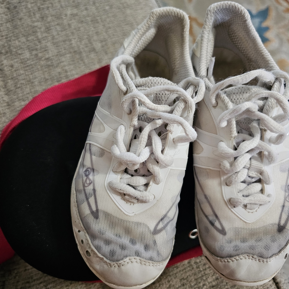 NFINITY Cheer White Kids Y1 Shoes